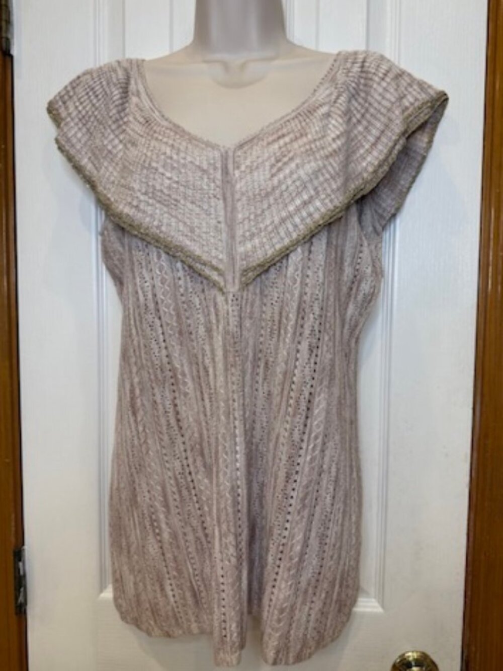WHBM Ruffle V-Neck Fine Knit Pullover in Oat, sz L - NWT!